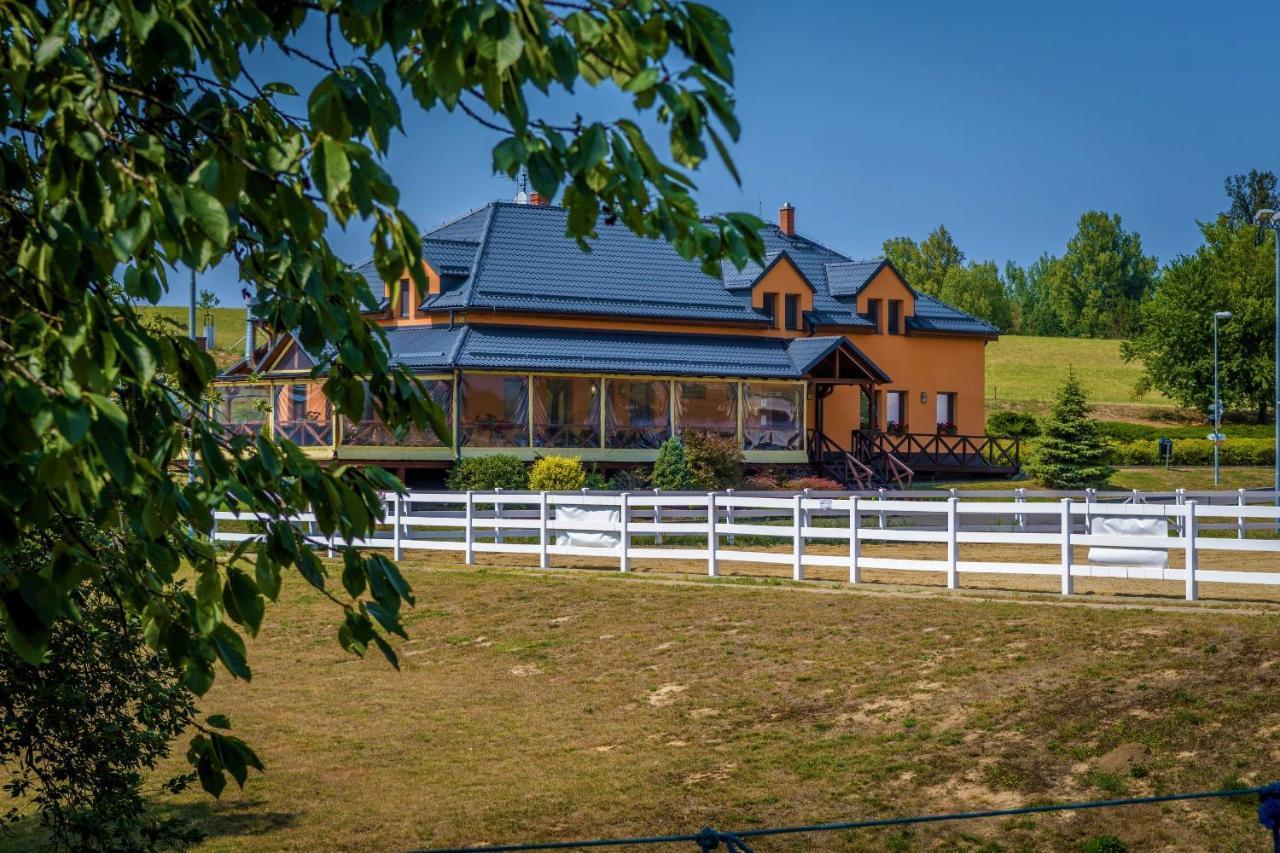 Hotel Horse Riding - Jezdecký Areál Tršice Exterior foto